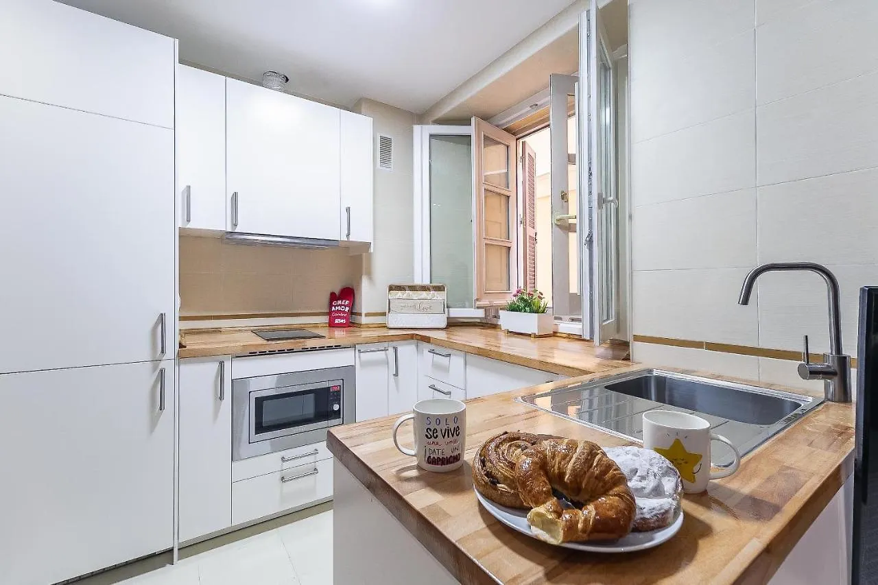 Central Malaga Apartment At Mitjana Plaza